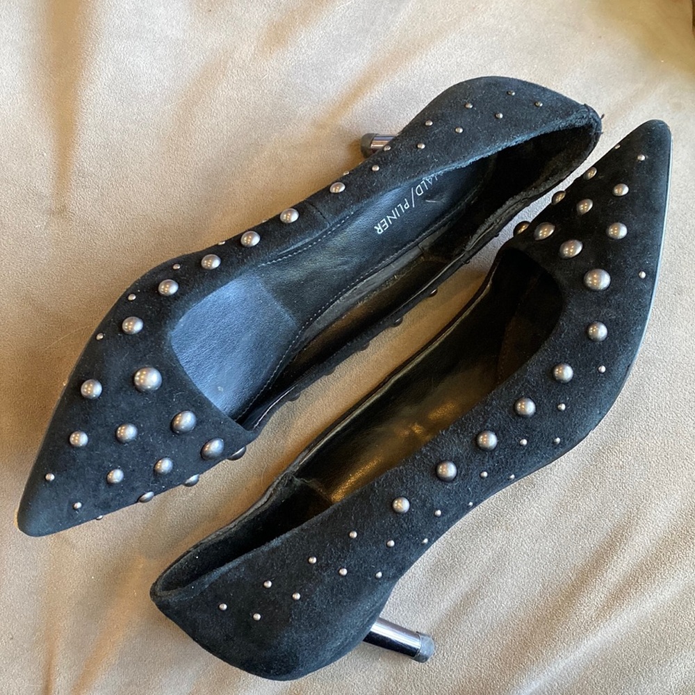 Donald Pliner Bazie Studded Suede Kitten Heel Pump black 9.5